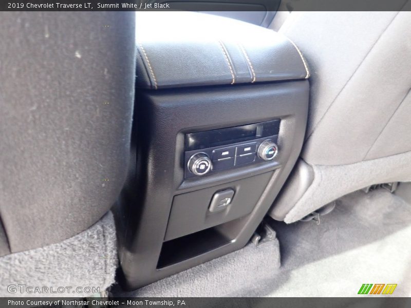 Summit White / Jet Black 2019 Chevrolet Traverse LT