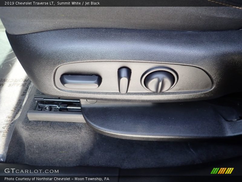 Summit White / Jet Black 2019 Chevrolet Traverse LT