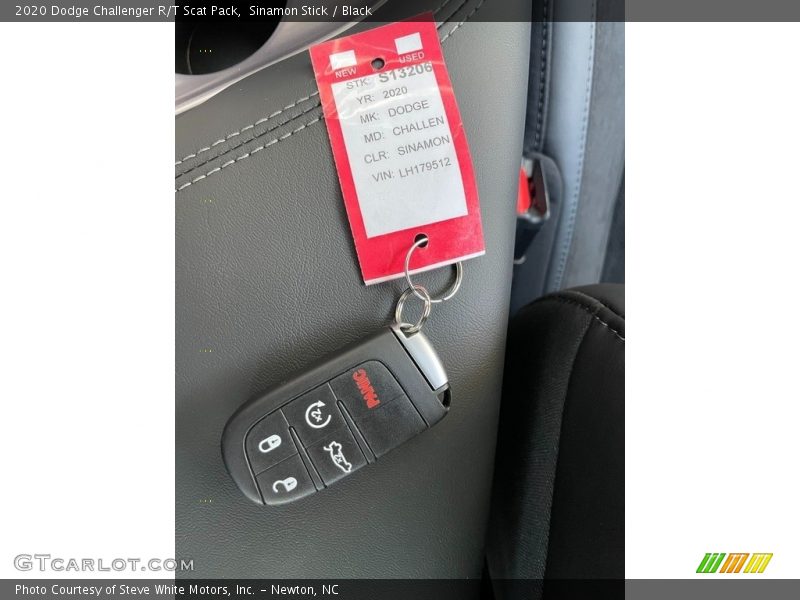 Sinamon Stick / Black 2020 Dodge Challenger R/T Scat Pack