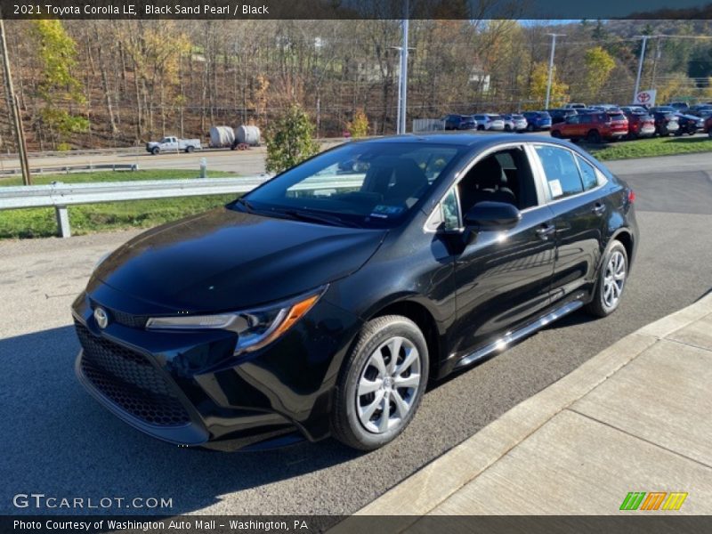 Front 3/4 View of 2021 Corolla LE