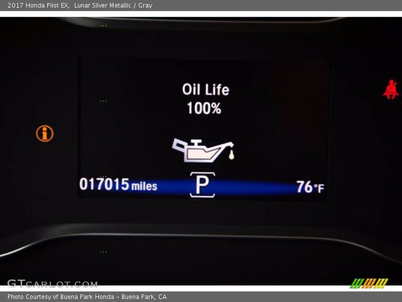Lunar Silver Metallic / Gray 2017 Honda Pilot EX
