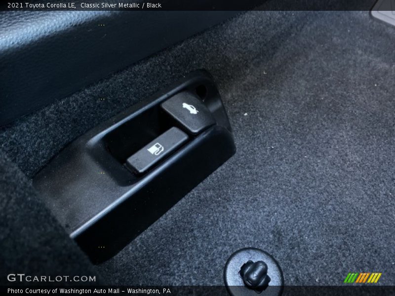 Classic Silver Metallic / Black 2021 Toyota Corolla LE