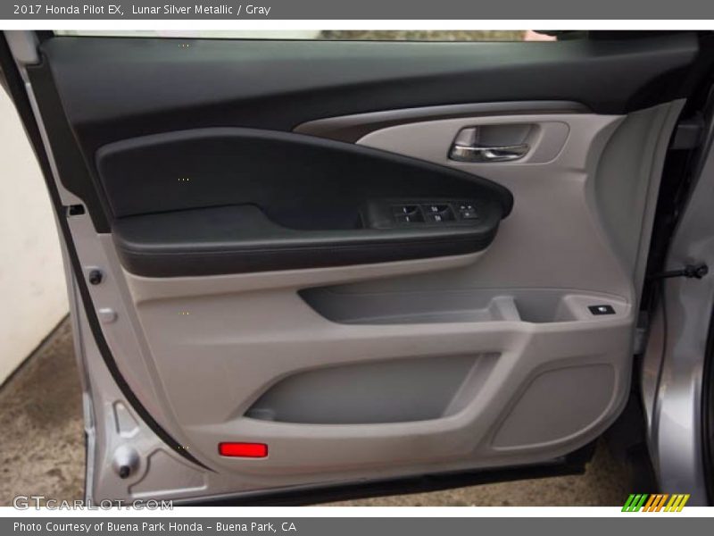 Lunar Silver Metallic / Gray 2017 Honda Pilot EX