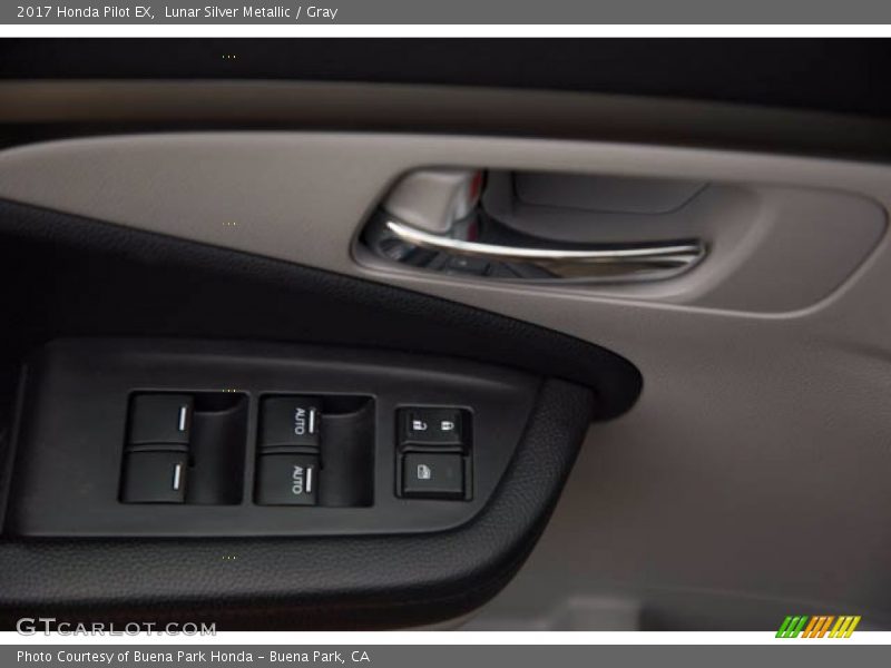 Lunar Silver Metallic / Gray 2017 Honda Pilot EX