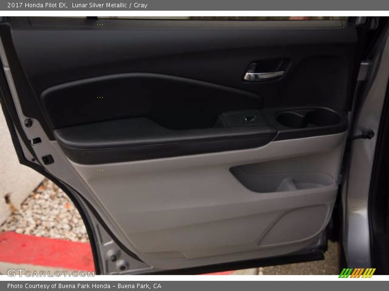 Lunar Silver Metallic / Gray 2017 Honda Pilot EX