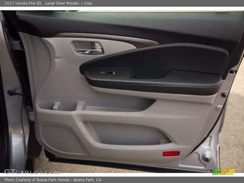 Lunar Silver Metallic / Gray 2017 Honda Pilot EX
