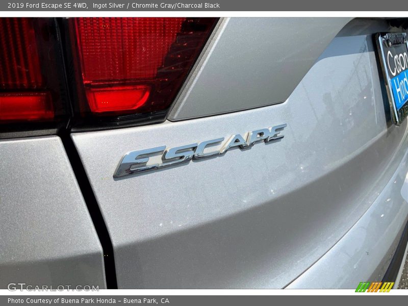 Ingot Silver / Chromite Gray/Charcoal Black 2019 Ford Escape SE 4WD