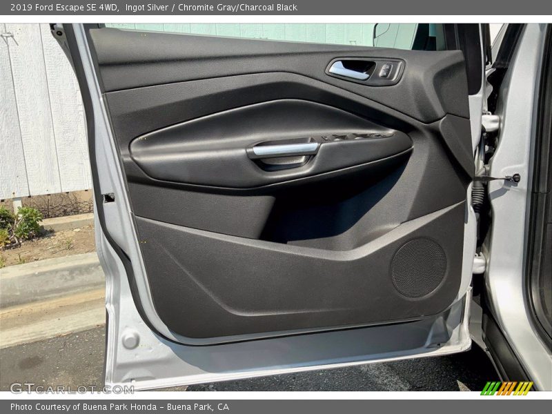 Ingot Silver / Chromite Gray/Charcoal Black 2019 Ford Escape SE 4WD