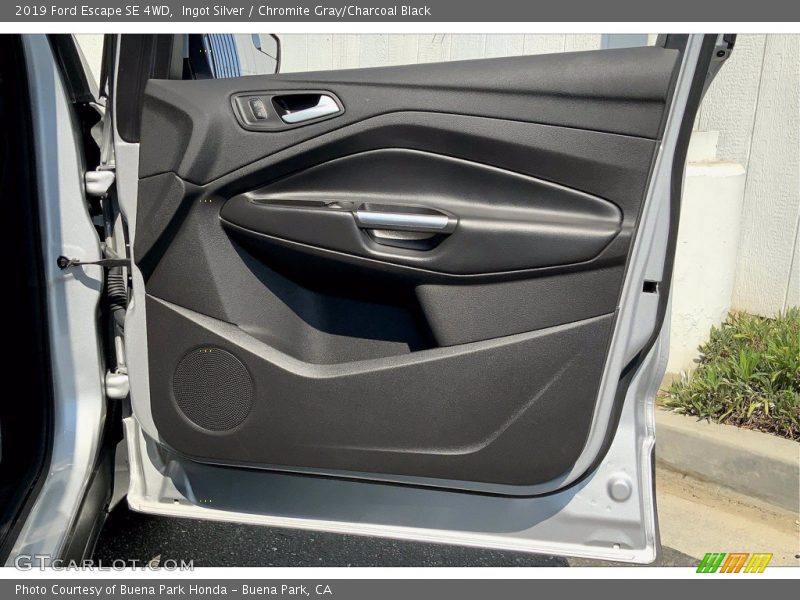 Ingot Silver / Chromite Gray/Charcoal Black 2019 Ford Escape SE 4WD