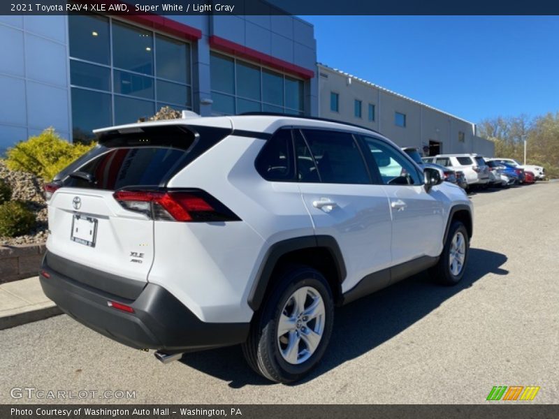 Super White / Light Gray 2021 Toyota RAV4 XLE AWD