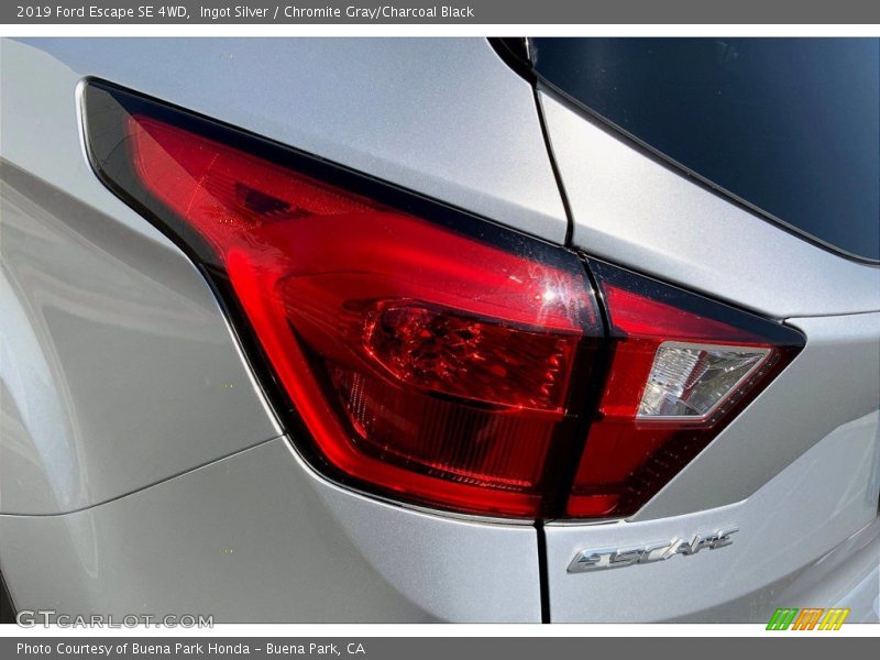 Ingot Silver / Chromite Gray/Charcoal Black 2019 Ford Escape SE 4WD