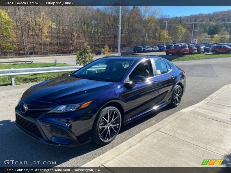 Front 3/4 View of 2021 Camry SE