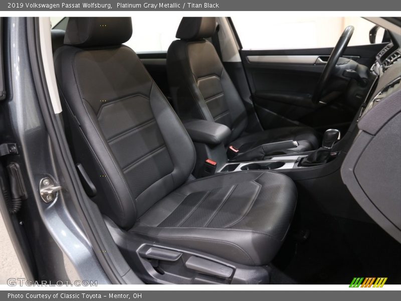 Platinum Gray Metallic / Titan Black 2019 Volkswagen Passat Wolfsburg