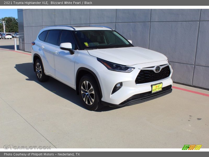 Blizzard White Pearl / Black 2021 Toyota Highlander XLE