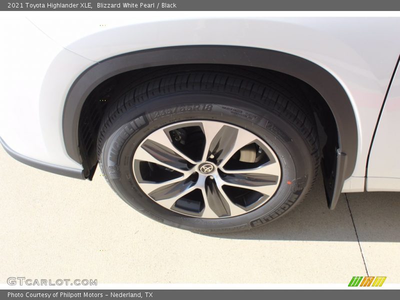 Blizzard White Pearl / Black 2021 Toyota Highlander XLE