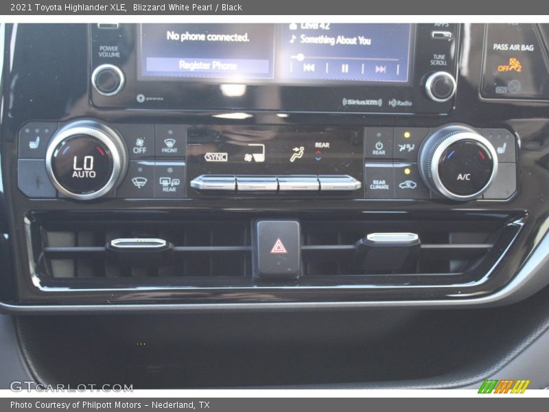 Blizzard White Pearl / Black 2021 Toyota Highlander XLE