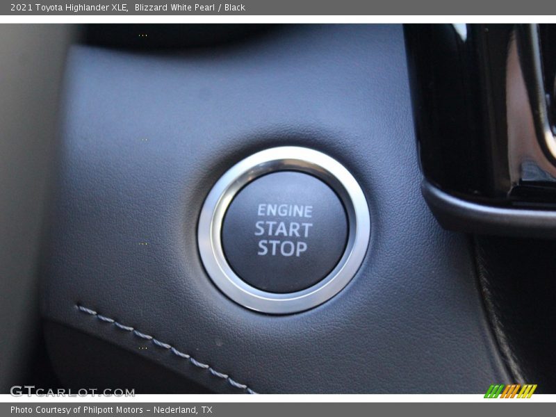 Blizzard White Pearl / Black 2021 Toyota Highlander XLE