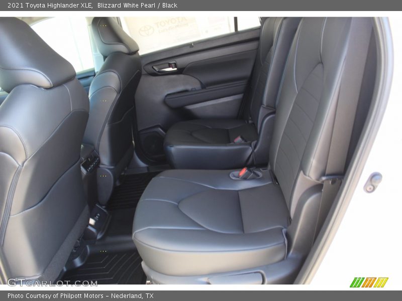 Blizzard White Pearl / Black 2021 Toyota Highlander XLE