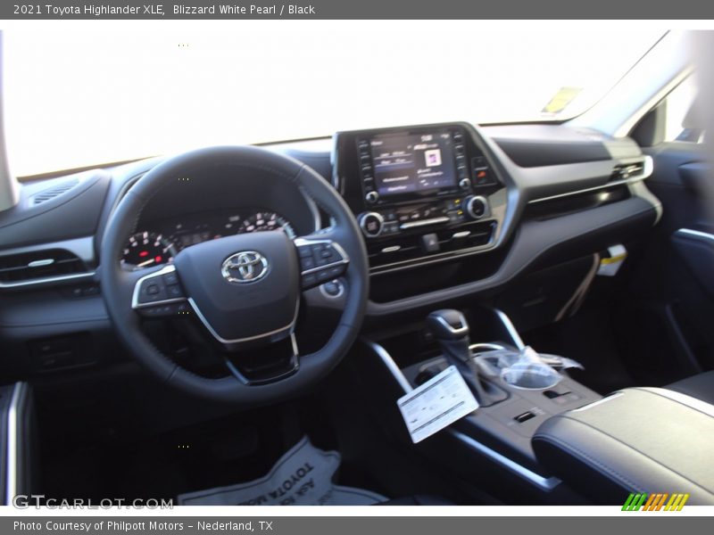 Blizzard White Pearl / Black 2021 Toyota Highlander XLE