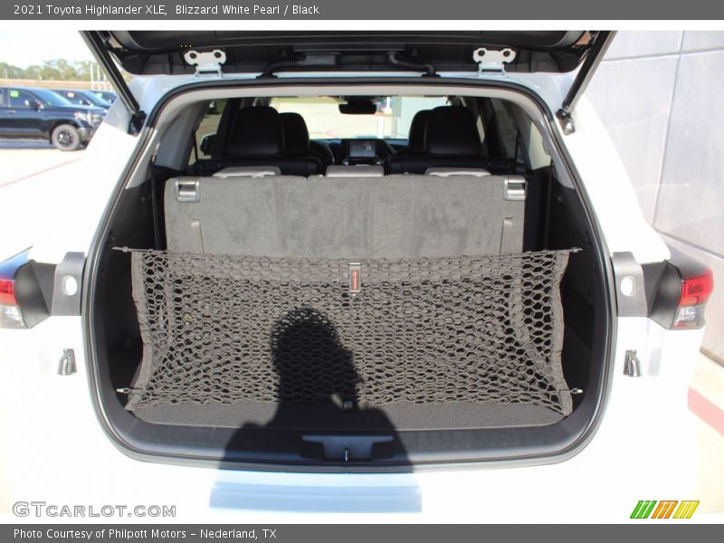 Blizzard White Pearl / Black 2021 Toyota Highlander XLE