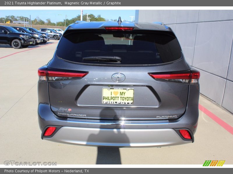 Magnetic Gray Metallic / Graphite 2021 Toyota Highlander Platinum