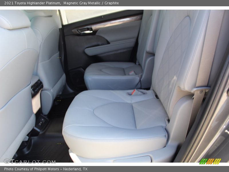 Magnetic Gray Metallic / Graphite 2021 Toyota Highlander Platinum