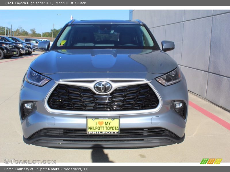 Moon Dust / Black 2021 Toyota Highlander XLE