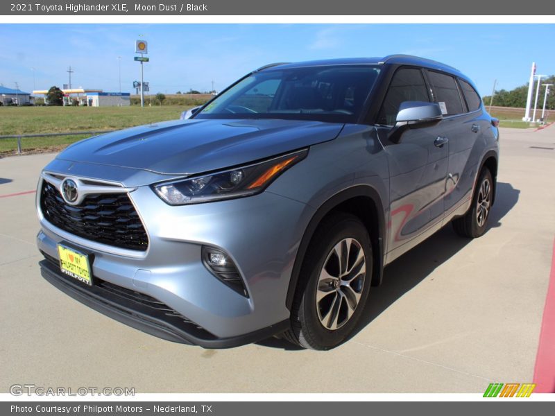 Moon Dust / Black 2021 Toyota Highlander XLE