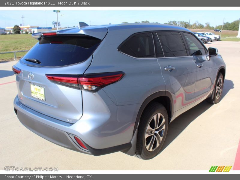 Moon Dust / Black 2021 Toyota Highlander XLE