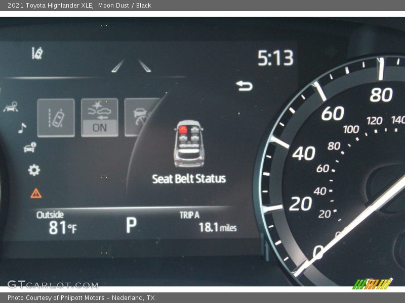 Moon Dust / Black 2021 Toyota Highlander XLE