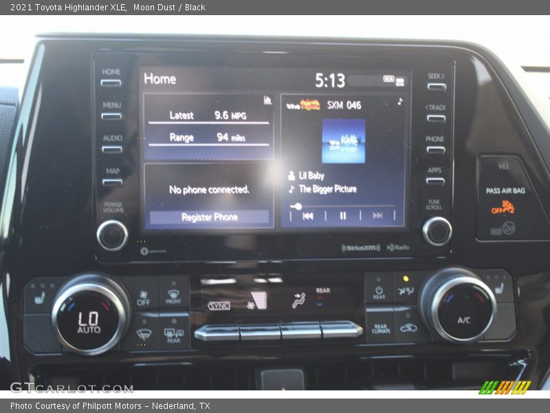 Moon Dust / Black 2021 Toyota Highlander XLE