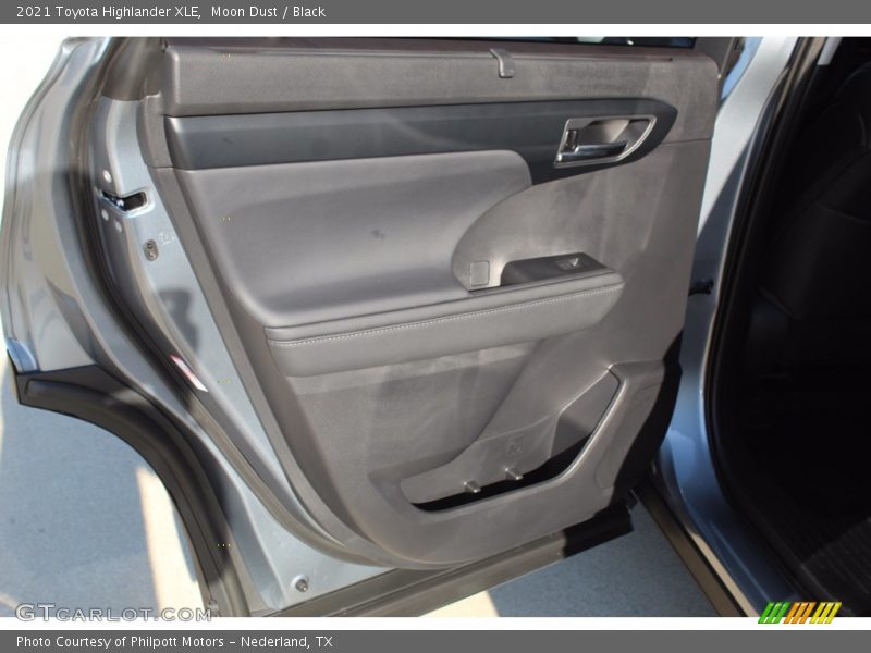 Moon Dust / Black 2021 Toyota Highlander XLE