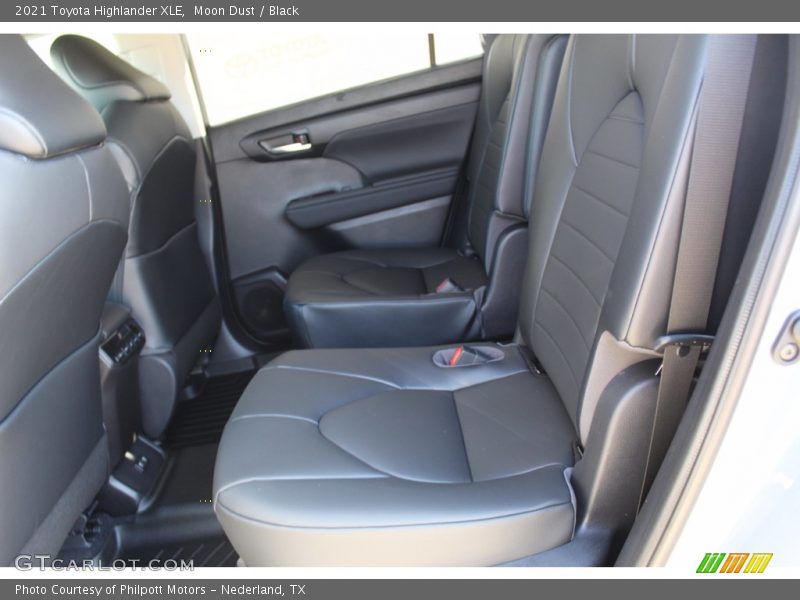 Moon Dust / Black 2021 Toyota Highlander XLE