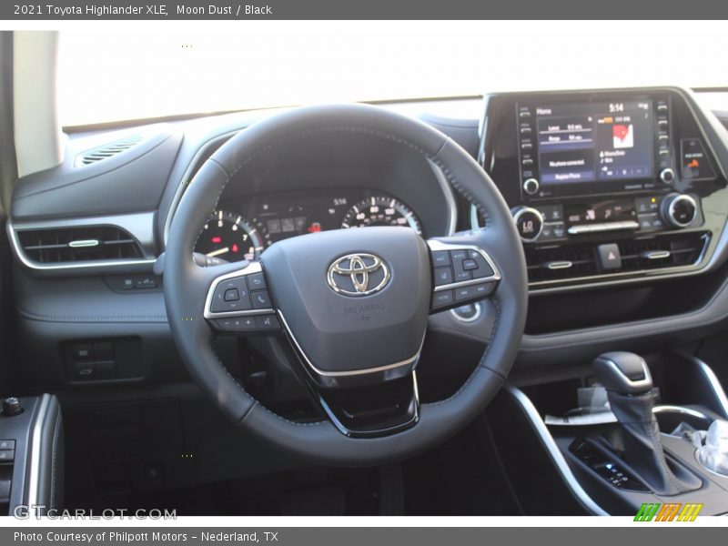 Moon Dust / Black 2021 Toyota Highlander XLE