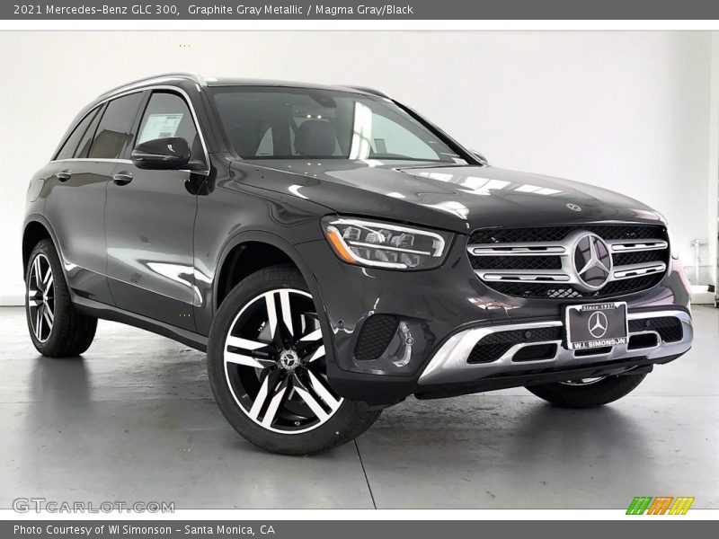 Front 3/4 View of 2021 GLC 300