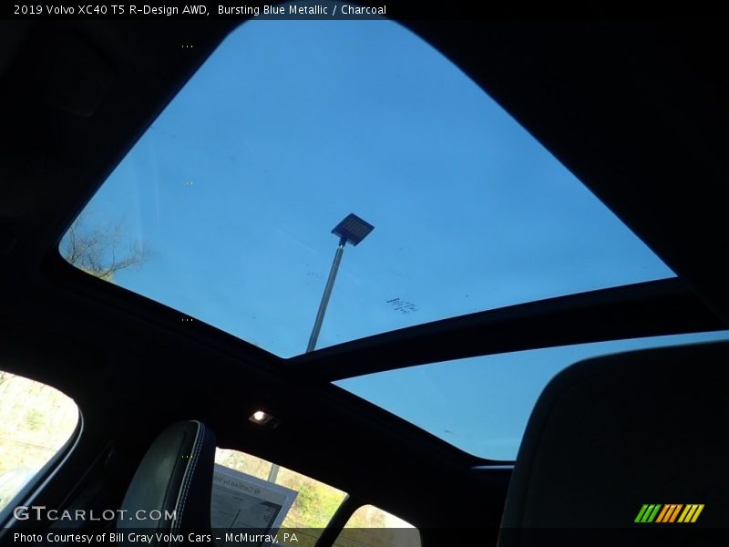 Bursting Blue Metallic / Charcoal 2019 Volvo XC40 T5 R-Design AWD