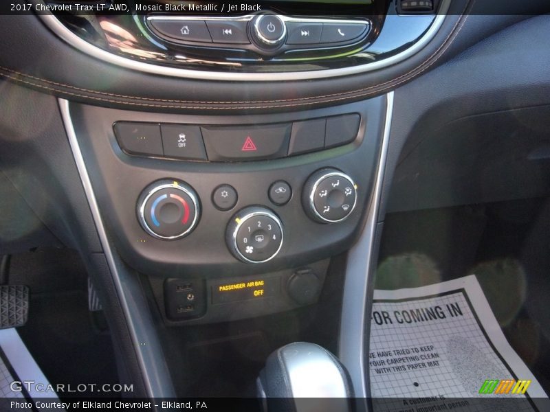 Mosaic Black Metallic / Jet Black 2017 Chevrolet Trax LT AWD