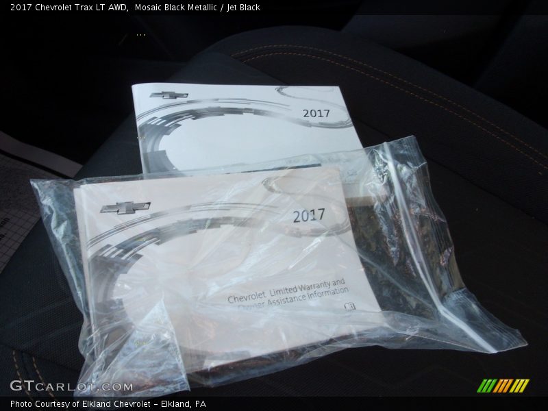 Mosaic Black Metallic / Jet Black 2017 Chevrolet Trax LT AWD