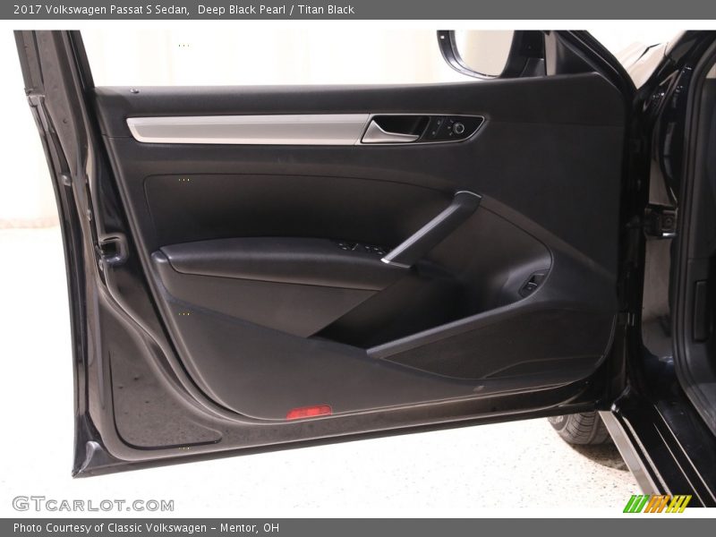 Deep Black Pearl / Titan Black 2017 Volkswagen Passat S Sedan