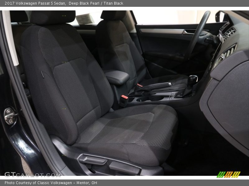 Deep Black Pearl / Titan Black 2017 Volkswagen Passat S Sedan