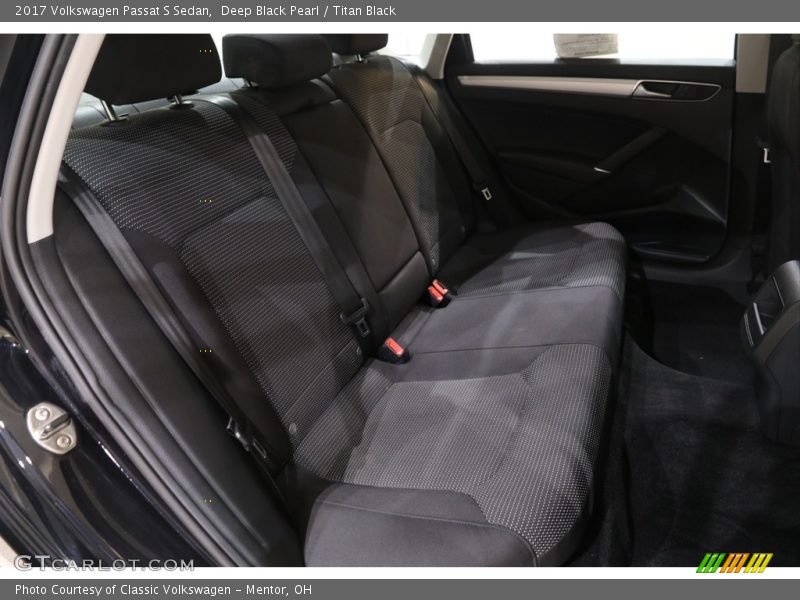 Deep Black Pearl / Titan Black 2017 Volkswagen Passat S Sedan