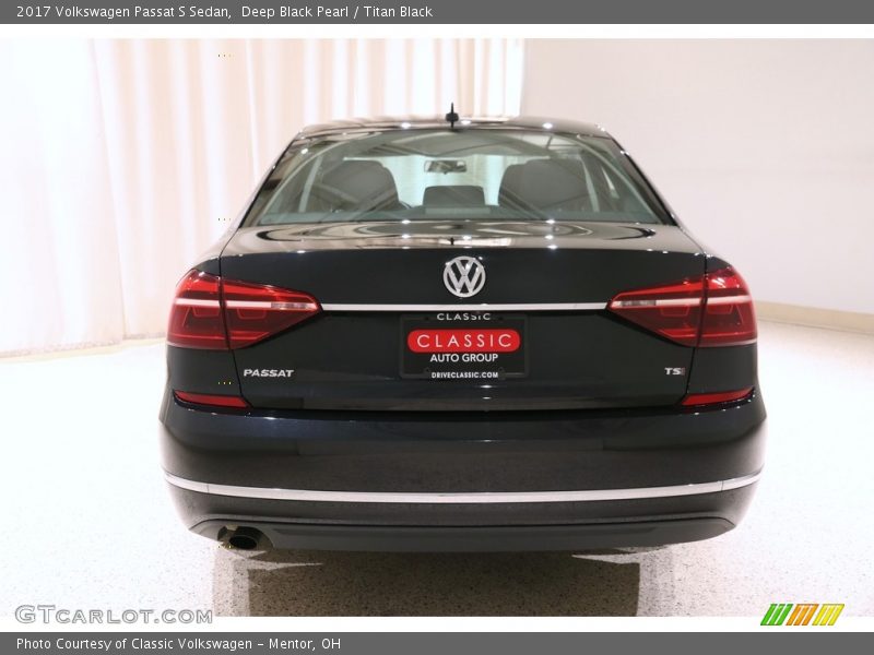 Deep Black Pearl / Titan Black 2017 Volkswagen Passat S Sedan