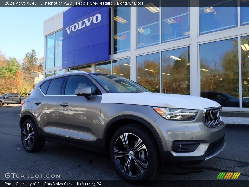 Front 3/4 View of 2021 XC40 T5 Inscription AWD