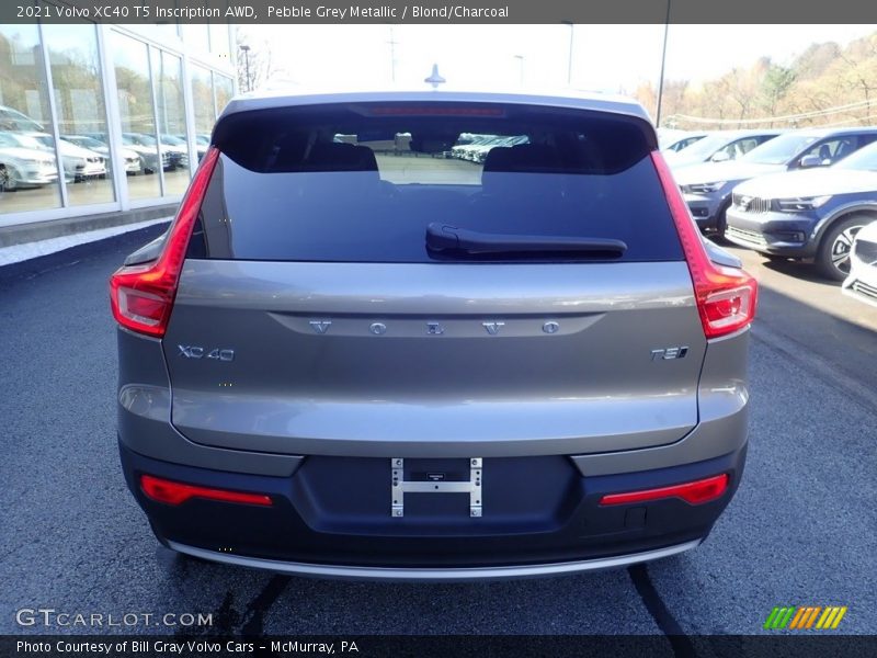 Pebble Grey Metallic / Blond/Charcoal 2021 Volvo XC40 T5 Inscription AWD