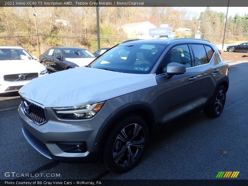 Pebble Grey Metallic / Blond/Charcoal 2021 Volvo XC40 T5 Inscription AWD