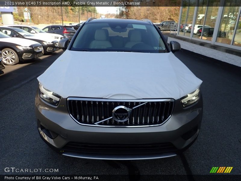 Pebble Grey Metallic / Blond/Charcoal 2021 Volvo XC40 T5 Inscription AWD
