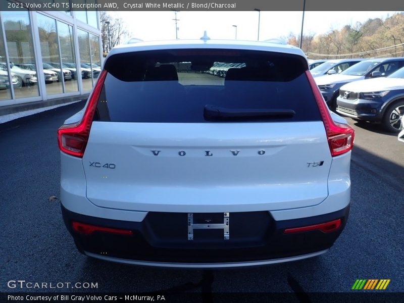Crystal White Metallic / Blond/Charcoal 2021 Volvo XC40 T5 Inscription AWD