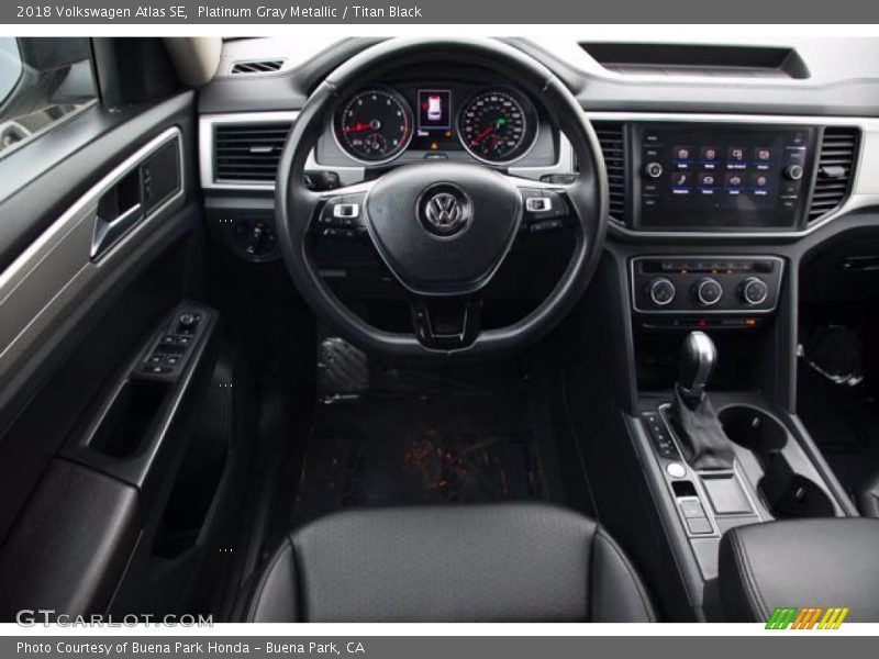 Platinum Gray Metallic / Titan Black 2018 Volkswagen Atlas SE