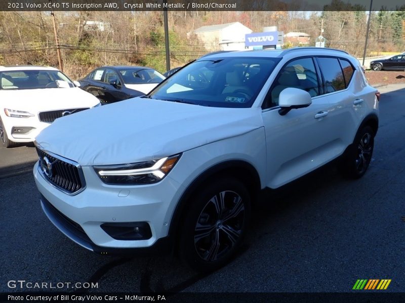 Crystal White Metallic / Blond/Charcoal 2021 Volvo XC40 T5 Inscription AWD