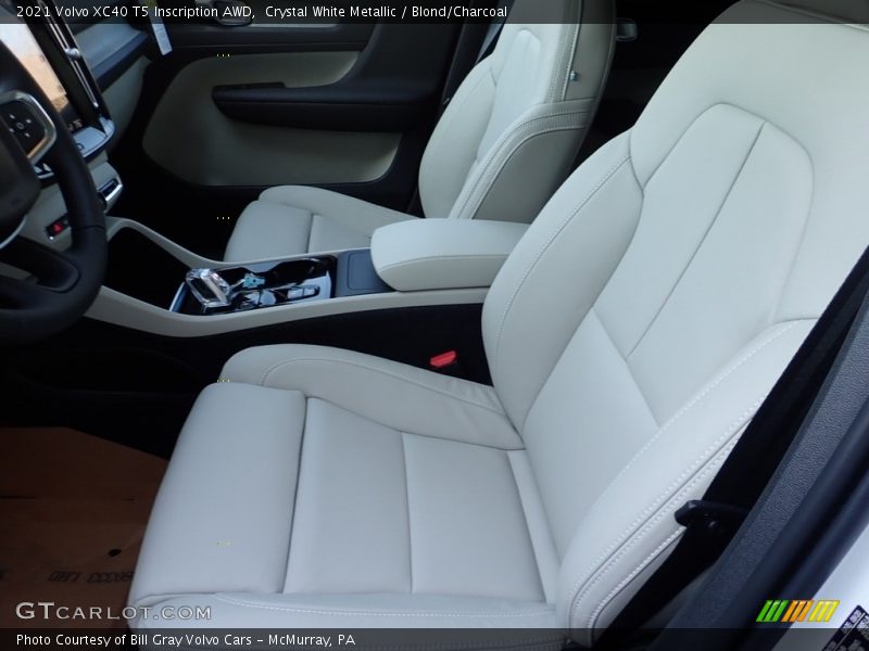 Crystal White Metallic / Blond/Charcoal 2021 Volvo XC40 T5 Inscription AWD